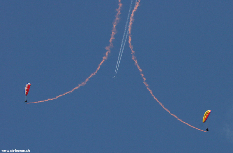 IMAGE: http://www.eyesonsky.com/mig/albums/Fly-Parapente/Vertigo/2006/Part1/IMG_1678.jpg