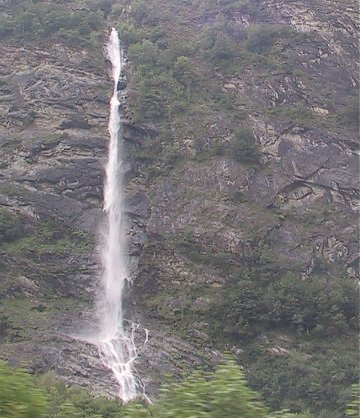 Suisse/Grisons/SanBernardino/20010709/112-1299_imgg.jpg