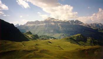 Vue vers Sellagruppe et Piz Boe (3152m)